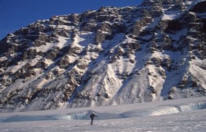 Béatrice sur le glacier Utinatuk. 21 avril 2003.