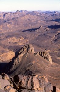 Le massif de l'Assekrem vu du sommet de la Tahat