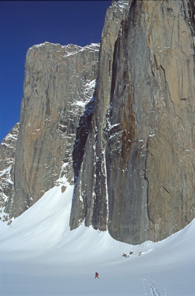 Le tour du Mont Asgard. 30 avril 2002.