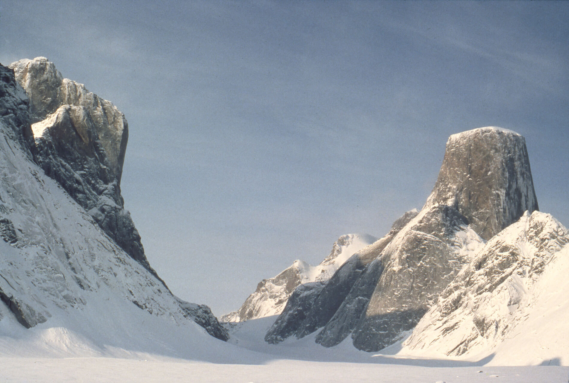De G à D: Mont Iviangernait, glacier de Parade et Mont Asgard