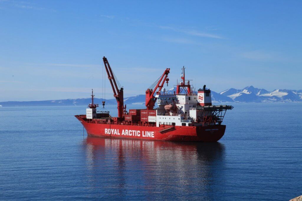 Le bateau de la Royal Arctic Line à Ittoq - 30juillet 2010.