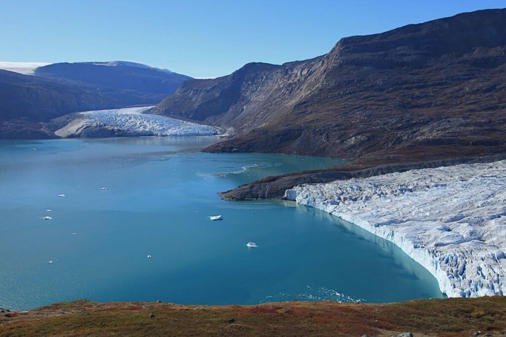Le fond du Harefjord avec les glaciers sud (àG) et nord (à D) - 20 août 2010.