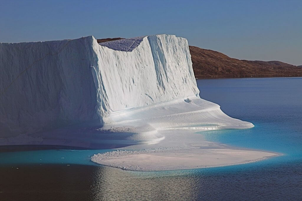 Tour de l'île de Milne - Iceberg devant le camp 19 le 30 août 2010.