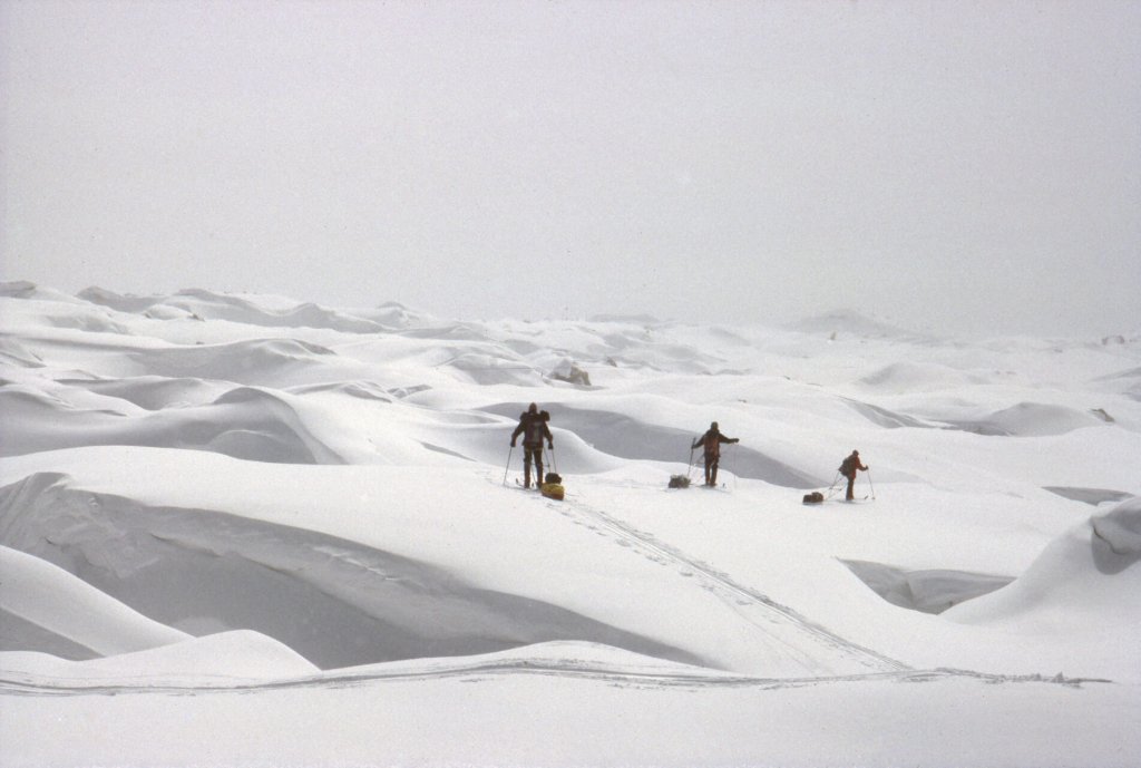 Au milieu des crevasses du glacier de Chiring. Avril 1990.