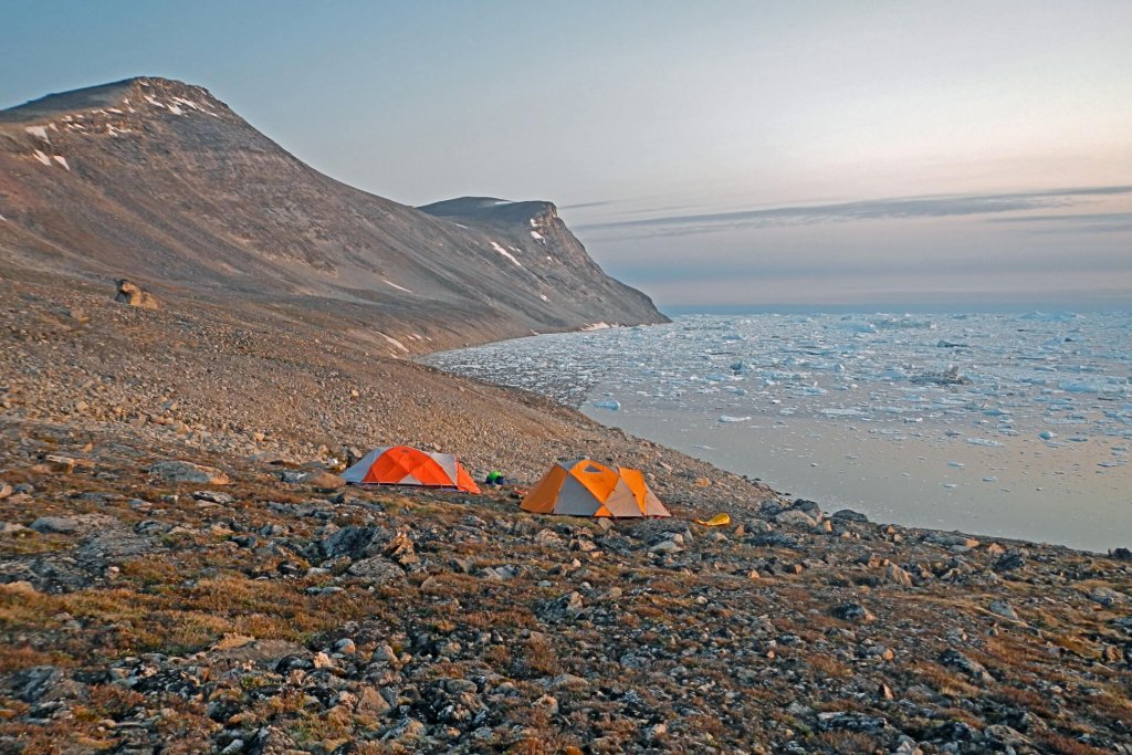 Le camp 9 sur la presqu'île Tugtuligssuaq. 3 août 2014.