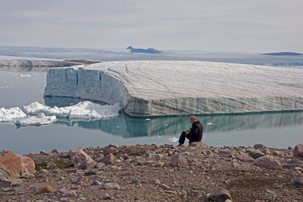 Philippe face au glacier fossile de l'île de Red Head le 30 juillet 2014.