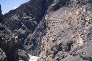Sentier de la montée à Shimshal. 14 juillet 1995.