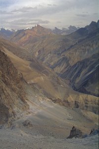 Descente du Sach Mir Pass sur la vallée de Shimshal -Juillet 1995.