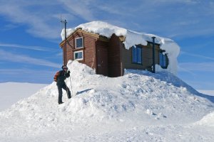 Le refuge de Jokulhytta perché près du sommet de la calotte glaciaire du Hardangerjokulen - 20 avril 2015