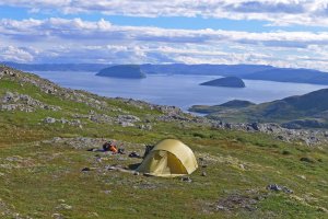 Traversée de Sørøya - Le camp 6 au matin - 18 août 2018.